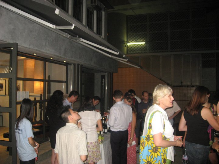 HKWineWalk20101